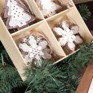 scuoleria.sbs - Decorazione natalizia in legno e pizzo